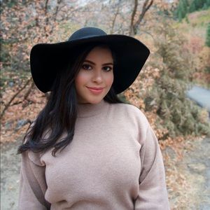 Meet your Posher, Dinora